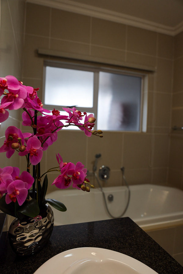 Sapphire Views Luxury Apartments, interiors photography by LUAM Photography, photo 14